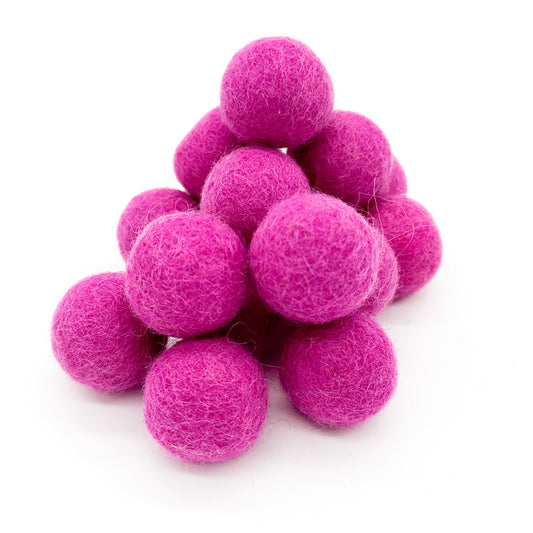 RASPBERRY FELT BALL (92)
