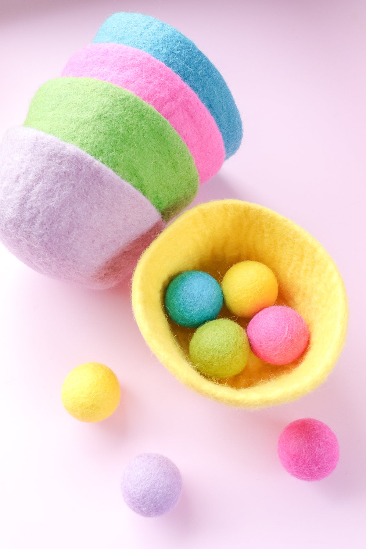 Felt Bowl with Sorting Balls