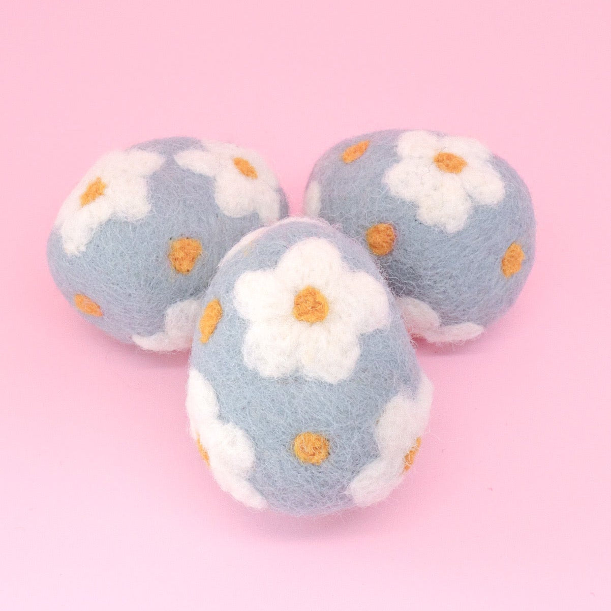 Felt Daisies Easter Egg