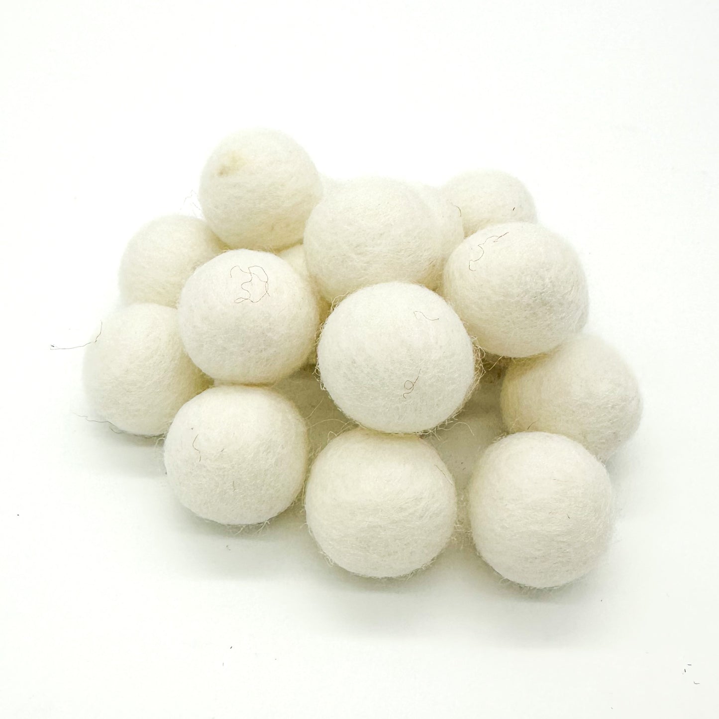 WHITE FELT BALL (1)