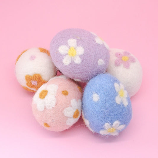 Felt Daisies Easter Egg