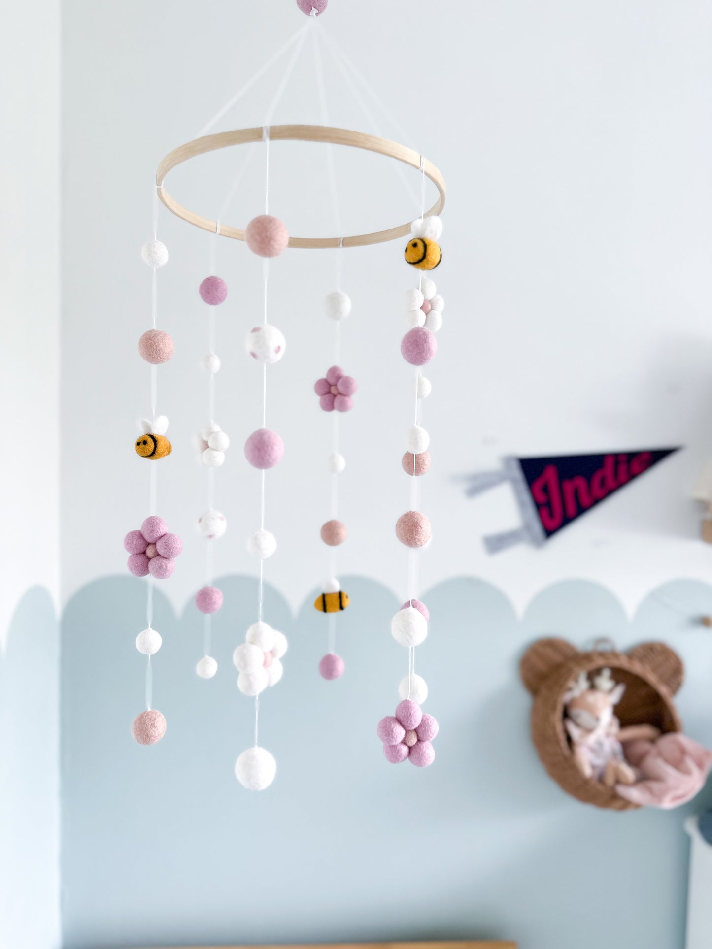 PINK BUMBLE BEE FLORAL MOBILE