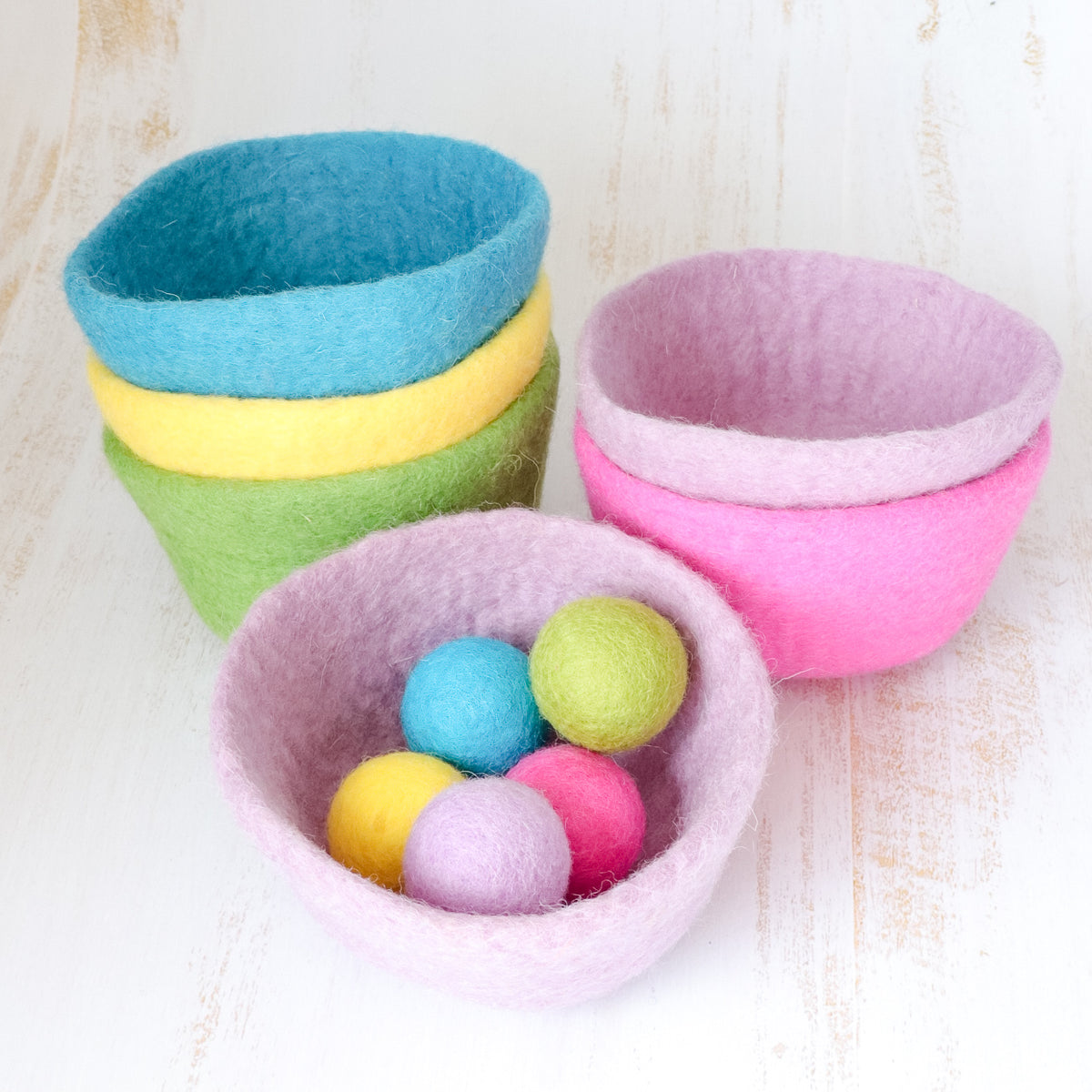 Felt Bowl with Sorting Balls