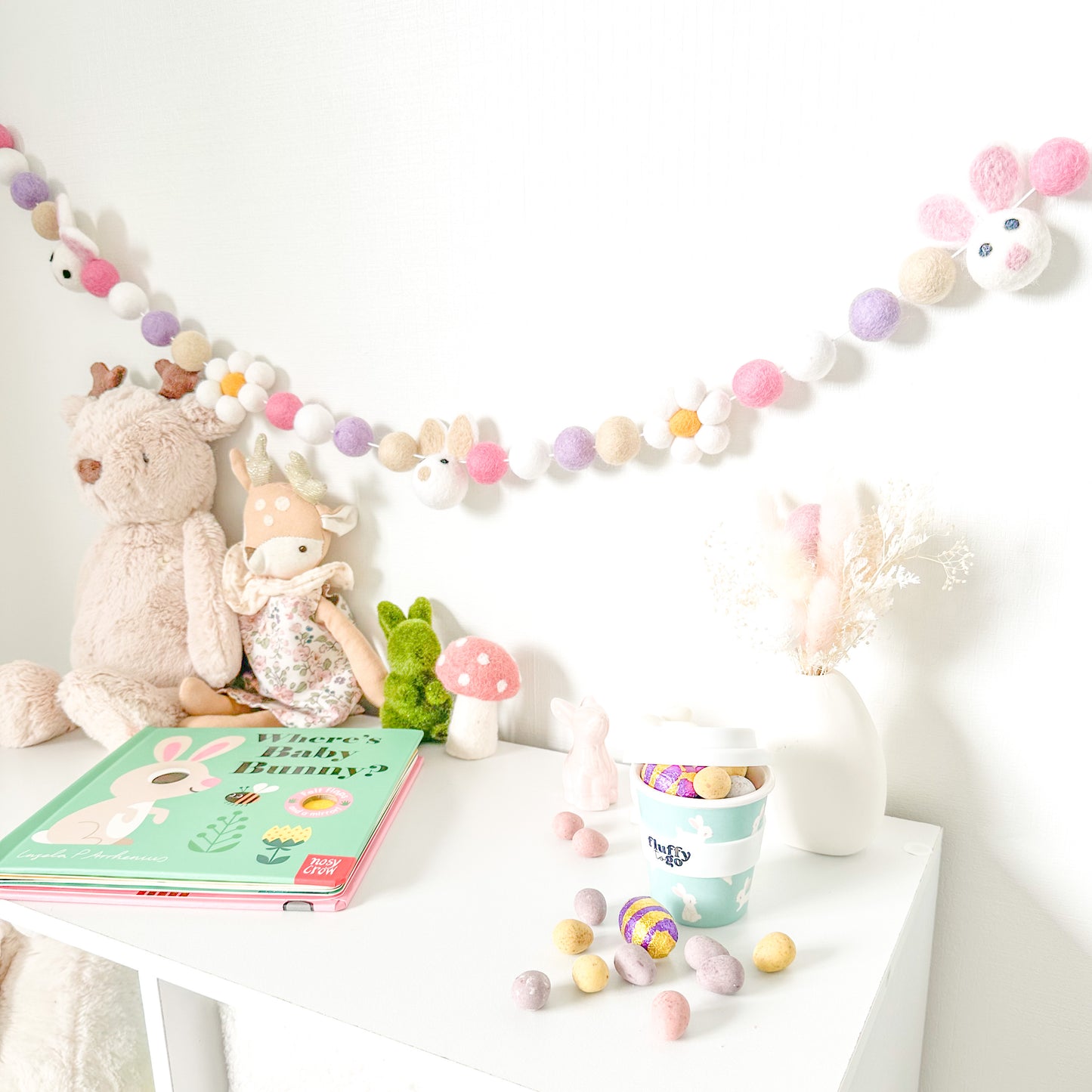 EASTER BUNNY & DAISY GARLAND