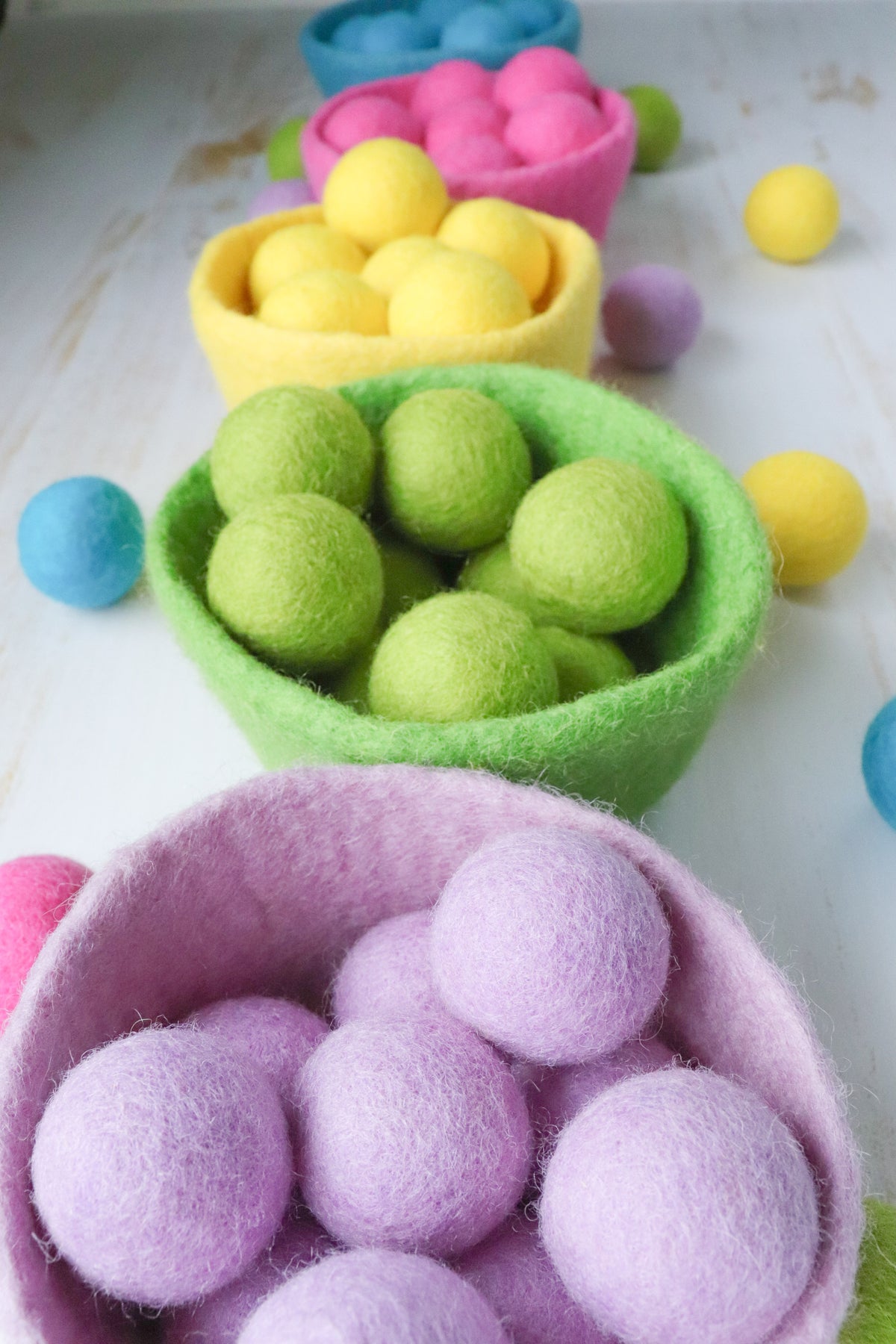 Felt Bowl with Sorting Balls