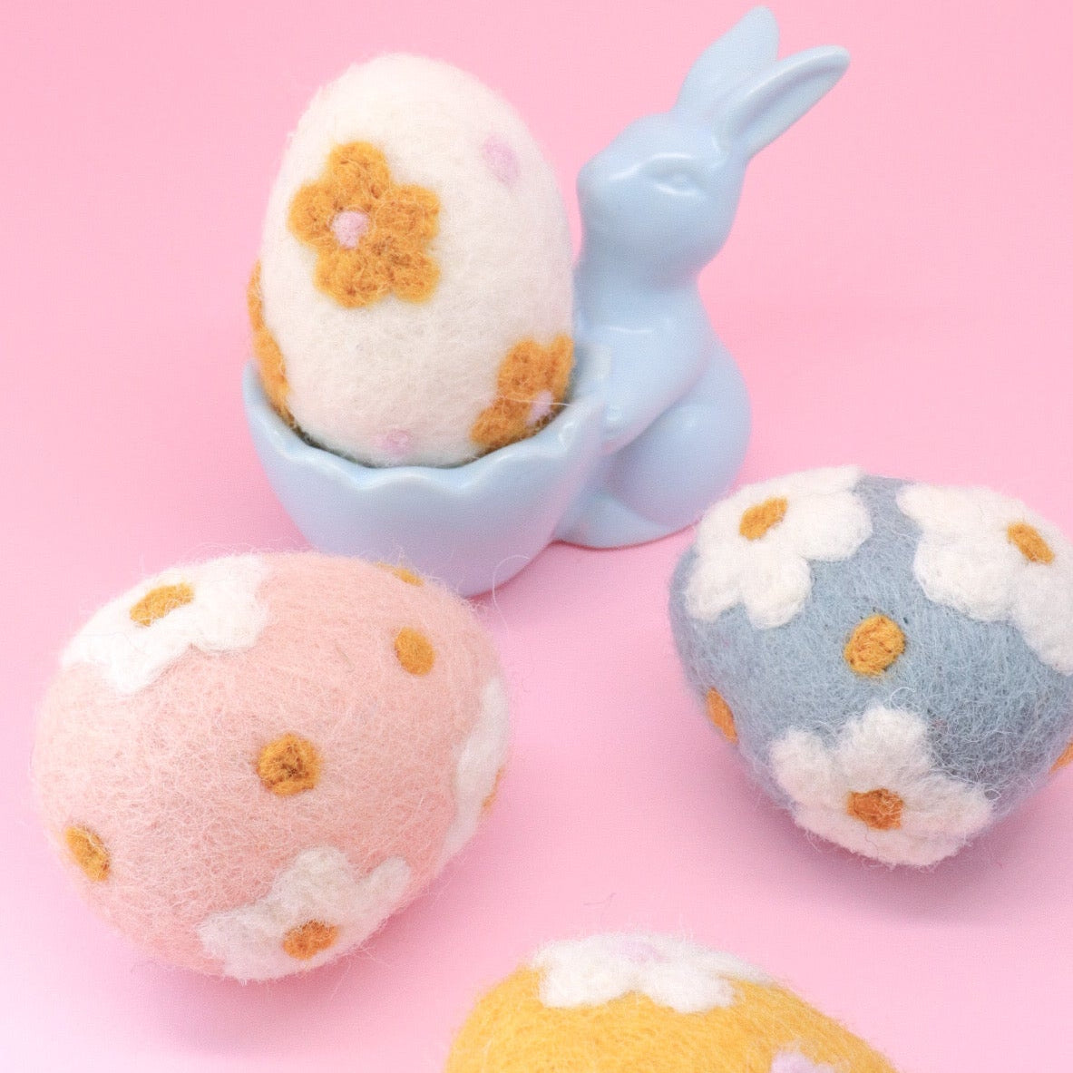 Felt Daisies Easter Egg